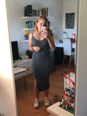 Sleeveless V-Neck Ribbed midi Dress in Olive Green